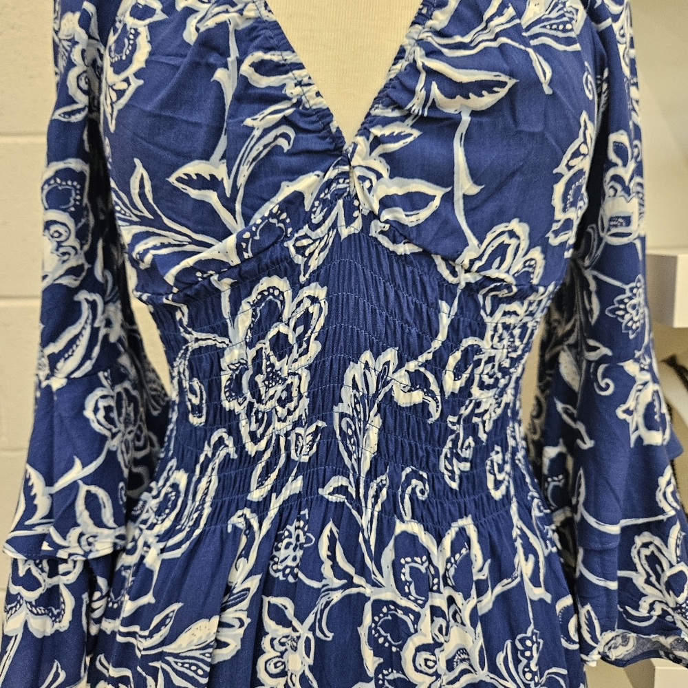 Bell Sleeve Hibiscus Print Dress - Picture 3 of 10